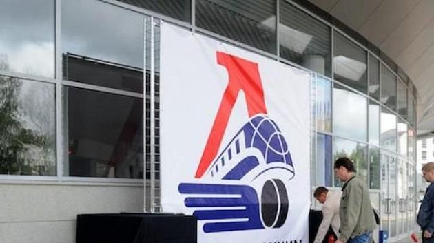 Fanoušci se loučí s hokejisty v Jaroslavli Fanoušci se loučí s hokejisty v Jaroslavli