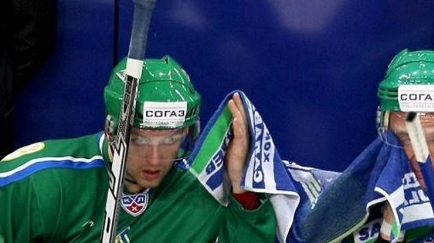 Hokejisté Ufy Miroslav Blaťák (vlevo) a Viktor Kozlov Hokejisté Ufy Miroslav Blaťák (vlevo) a Viktor Kozlov