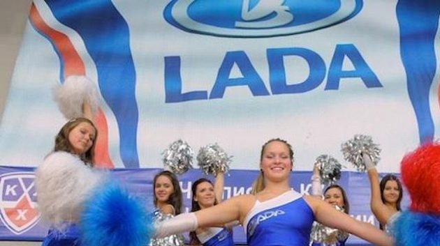 Tady se mažoretky Toljatti ještě usmívají, ale s klubem to zrovna růžově nevypadá Tady se mažoretky Toljatti ještě usmívají, ale s klubem to zrovna růžově nevypadá