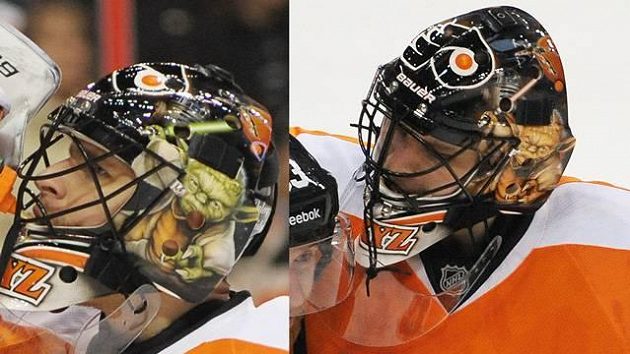Hokejový brankář Ilja Bryzgalov s maskou před a po. Hokejový brankář Ilja Bryzgalov s maskou před a po.