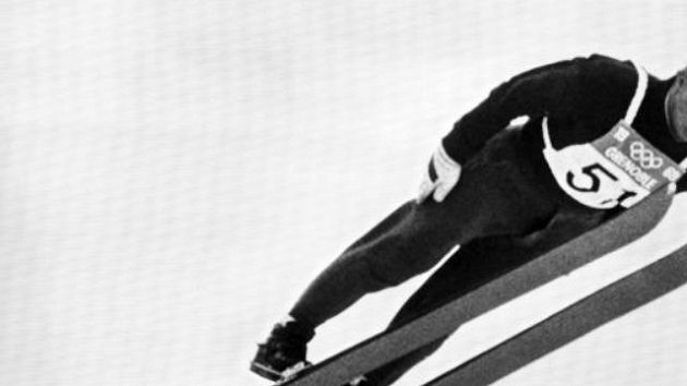 Ladný styl Jiřího Rašky přinesl na olympiádě v Grenoblu dvě medaile: zlatou na středním a stříbrnou na velkém můstku. Ladný styl Jiřího Rašky přinesl na olympiádě v Grenoblu dvě medaile: zlatou na středním a stříbrnou na velkém můstku.