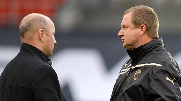 I ředitel plzeňského klubu Adolf Šádek (na snímku vlevo) opakoval, že trenéra Vrbu k reprezentaci uvolni nemíní. I ředitel plzeňského klubu Adolf Šádek (na snímku vlevo) opakoval, že trenéra Vrbu k reprezentaci uvolni nemíní.