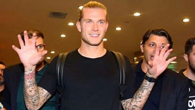 Fotbalový brankář Loris Karius po svém příletu do Instanbulu. Fotbalový brankář Loris Karius po svém příletu do Instanbulu.