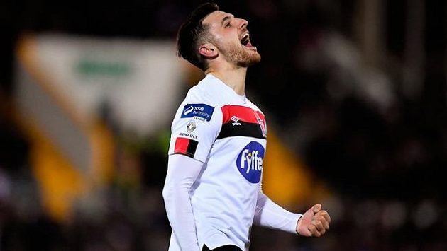 Anglický fotbalista Jordan Flores Anglický fotbalista Jordan Flores