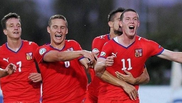 Patrik Lácha (s číslem 11) slaví svůj vítězný gól proti Irsku. Patrik Lácha (s číslem 11) slaví svůj vítězný gól proti Irsku.