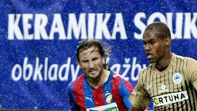 Plzeňský Petr Jiráček (vlevo) je novou tváří v reprezentačním výběru na Skotsko. Plzeňský Petr Jiráček (vlevo) je novou tváří v reprezentačním výběru na Skotsko.