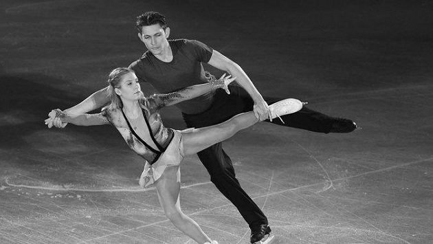 Krasobruslařka Jekatěrina Alexandrovská (vpředu), reprezentující Austrálii, zemřela po pádu z okna. Krasobruslařka Jekatěrina Alexandrovská (vpředu), reprezentující Austrálii, zemřela po pádu z okna.