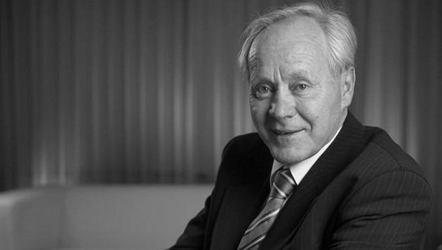 Ve věku 76 letech zemřel legendární švýcarský fotbalista a později úspěšný kouč Jakob Kuhn. Ve věku 76 letech zemřel legendární švýcarský fotbalista a později úspěšný kouč Jakob Kuhn.
