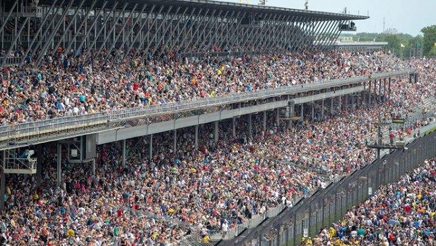 The famous Indianapolis 500 mile race will be with spectators, 135,000 of which are allowed