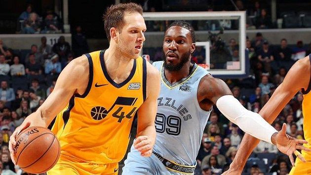 Bojan Bogdanovič z Utahu v utkání NBA proti Memphisu. Bojan Bogdanovič z Utahu v utkání NBA proti Memphisu.