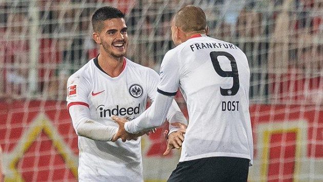 Portugalec André Silva a Nizozemec Bas Dost svými góly rozhodli o výhře Frankfurtu nad Unionem Berlín. Portugalec André Silva a Nizozemec Bas Dost svými góly rozhodli o výhře Frankfurtu nad Unionem Berlín.
