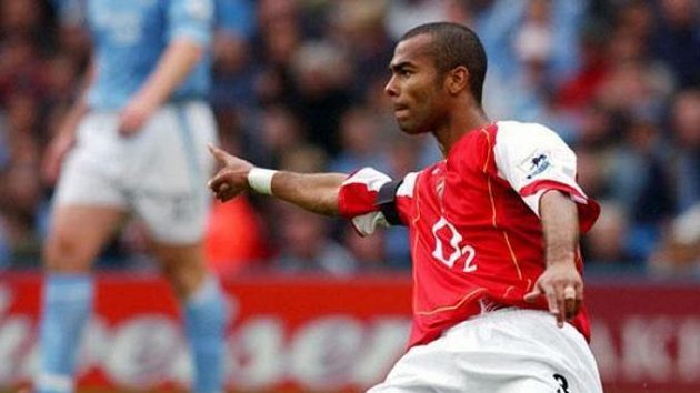 Ashley Cole bude nový ročník LM hrát nejspíš za Chelsea. Ashley Cole bude nový ročník LM hrát nejspíš za Chelsea.