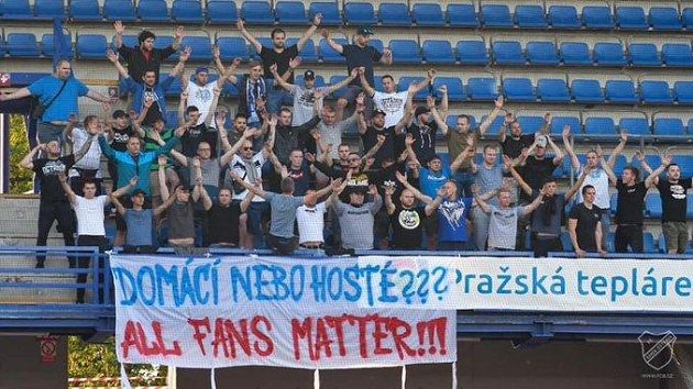 Fanoušci Baníku při zápase na Spartě. Fanoušci Baníku při zápase na Spartě.