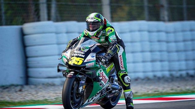 Cal Crutchlow se vrací po zranění při VC Katalánska. Cal Crutchlow se vrací po zranění při VC Katalánska.