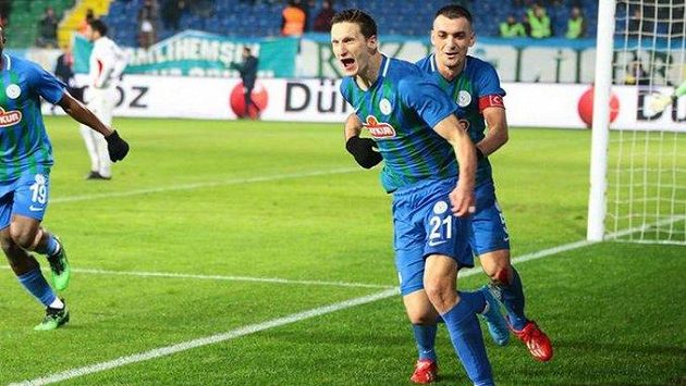Milan Škoda oslavuje gól proti Besiktasi, Rizespor ale v tomto utkání zkraje února prohrál. Milan Škoda oslavuje gól proti Besiktasi, Rizespor ale v tomto utkání zkraje února prohrál.