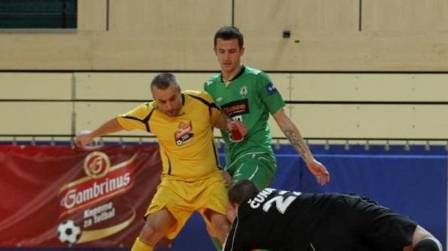 Projekt Kopeme za fotbal podpořil také jablonecký kanonýr Tomáš Pekhart (v zeleneém). Projekt Kopeme za fotbal podpořil také jablonecký kanonýr Tomáš Pekhart (v zeleneém).