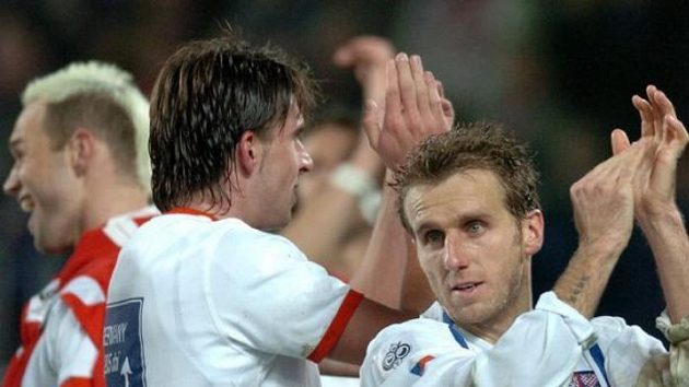 Karel Poborský kvůli reprezentaci zmešká poslední tři druholigová utkání Českých Budějovic. Karel Poborský kvůli reprezentaci zmešká poslední tři druholigová utkání Českých Budějovic.