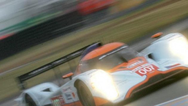 Prototyp Aston Martin posádky Charouz, Enge, Mücke při volném tréninku na 24 hodin Le Mans. Prototyp Aston Martin posádky Charouz, Enge, Mücke při volném tréninku na 24 hodin Le Mans.