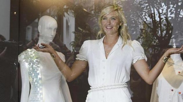 Maria Šarapovová ve výloze londýnského butiku Maria Šarapovová ve výloze londýnského butiku