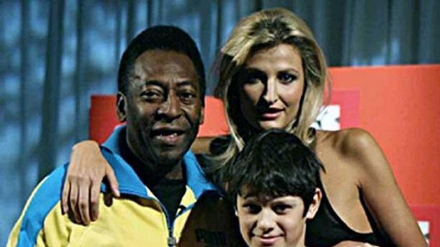 Pelé v pondělí představil nové dresy české fotbalové reprezentace. Pelé v pondělí představil nové dresy české fotbalové reprezentace.