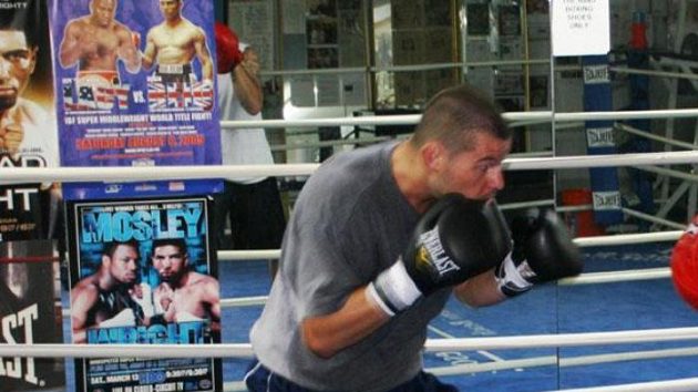 Český boxer David Hubinger při tréninku Český boxer David Hubinger při tréninku