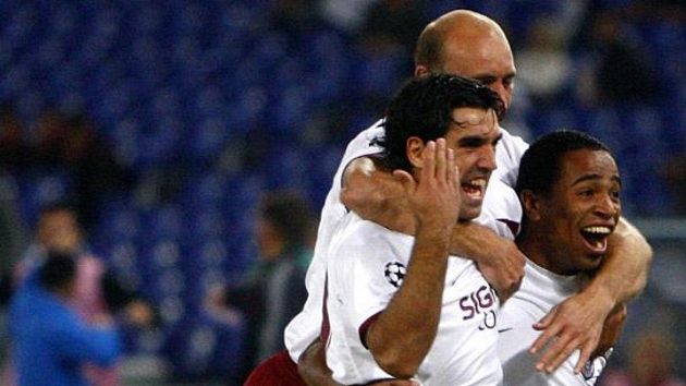 Radost fotbalistů Kluže z gólu na hřišti AS Řím Radost fotbalistů Kluže z gólu na hřišti AS Řím