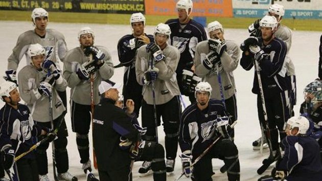 S týmem Tampy Bay získal Cory Sarich v roce 2004 Stanleyův pohár. S týmem Tampy Bay získal Cory Sarich v roce 2004 Stanleyův pohár.