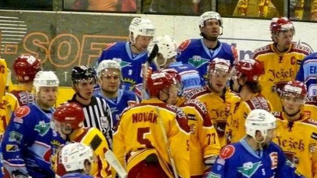 Hokejisté Jihlavy a Chomutova Hokejisté Jihlavy a Chomutova
