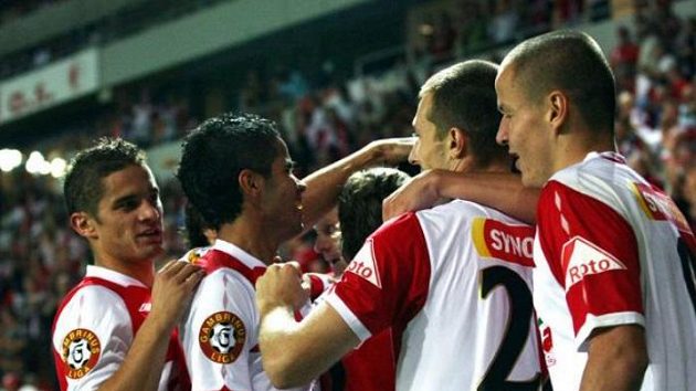Fotbalisté Slavie nic jiného než výhru a závěrečnou radost po utkání s Baníkem nepřipouštějí. Fotbalisté Slavie nic jiného než výhru a závěrečnou radost po utkání s Baníkem nepřipouštějí.