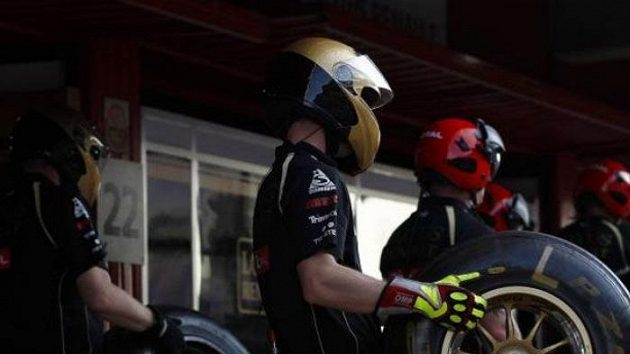 Při Velké ceně Monaka budou mít mechanici poprvé v rukou pneumatiky se super měkkou směsí. Při Velké ceně Monaka budou mít mechanici poprvé v rukou pneumatiky se super měkkou směsí.