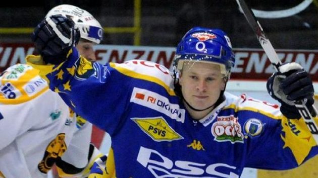 Zlínský Pavel Kubiš se raduje ze vstřelené branky v Litvínově. Zlínský Pavel Kubiš se raduje ze vstřelené branky v Litvínově.