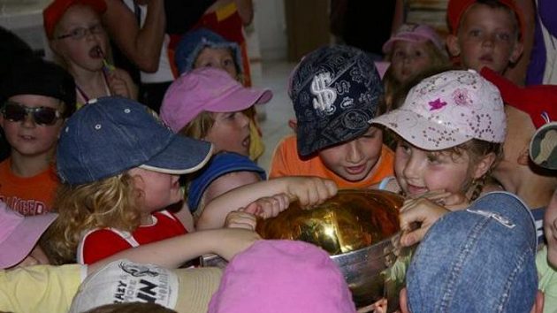 Návštěva hokejových mistrů světa znamenala pro Troubky velkou událost. Návštěva hokejových mistrů světa znamenala pro Troubky velkou událost.