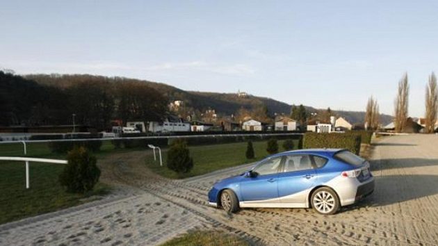 Jedna z rychlostních zkoušek 15. ročníku Pražského rallysprintu povede nově na nezpevněném povrchu dostihového závodiště ve Velké Chuchli. Jedna z rychlostních zkoušek 15. ročníku Pražského rallysprintu povede nově na nezpevněném povrchu dostihového závodiště ve Velké Chuchli.