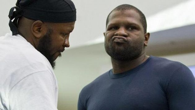 Americký boxer Kevin Johnson se chystá na duel proti Vitaliji Kličkovi. Americký boxer Kevin Johnson se chystá na duel proti Vitaliji Kličkovi.