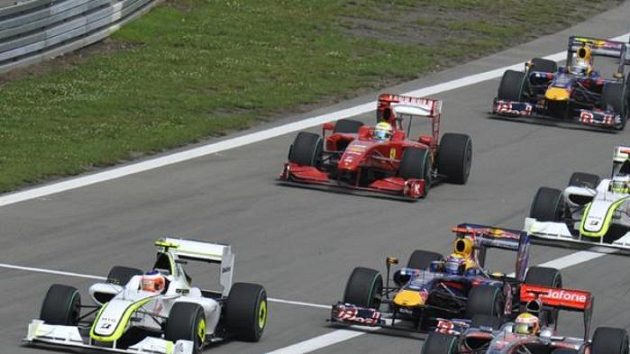 Pilot stáje Brawn GP Rubens Barrichello v čele VC Německa Pilot stáje Brawn GP Rubens Barrichello v čele VC Německa