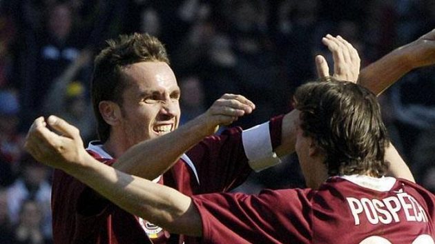 Radost fotbalistů Sparty Zdeňka Pospěcha (vpravo) a Tomáše Sivoka. Radost fotbalistů Sparty Zdeňka Pospěcha (vpravo) a Tomáše Sivoka.