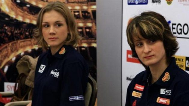 Rychlobruslařky Martina Sáblíková (vpravo) a Karolína Erbanová se představí na mistrovství Evropy ve vícebojích Rychlobruslařky Martina Sáblíková (vpravo) a Karolína Erbanová se představí na mistrovství Evropy ve vícebojích