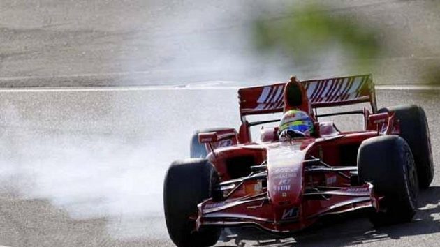 Felipe Massa poprvé po červencové nehodě usedl do monopostu F1 Felipe Massa poprvé po červencové nehodě usedl do monopostu F1