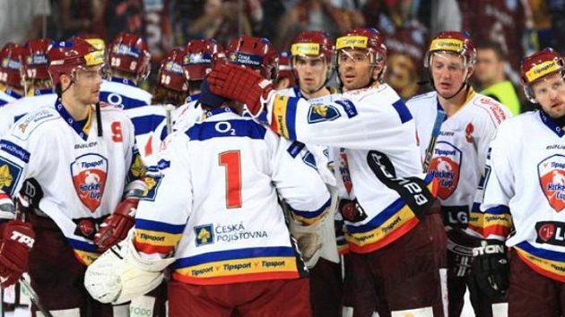 Radost hokejistů Sparty po vítězství v Tipsport Cupu Radost hokejistů Sparty po vítězství v Tipsport Cupu