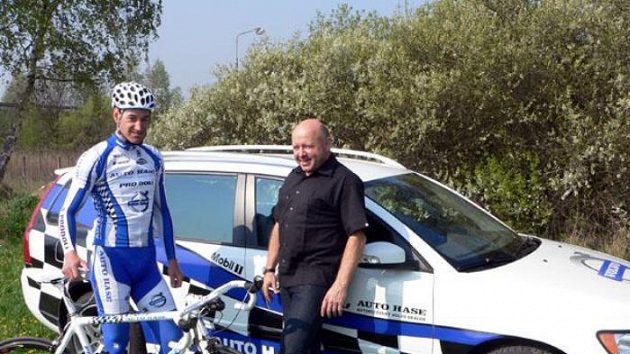Manažer Jiří Ženíšek se závodníkem Martinem Zlámalíkem Manažer Jiří Ženíšek se závodníkem Martinem Zlámalíkem