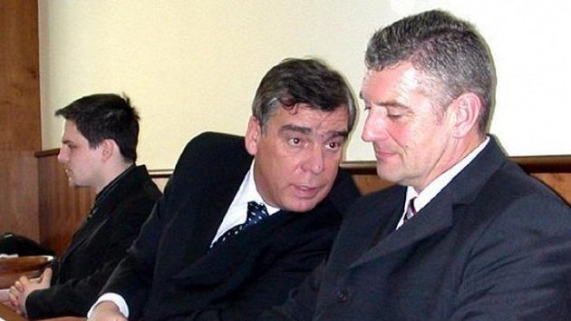 Jaroslav Hastík (vpravo) se svým obhájcem Jaroslav Hastík (vpravo) se svým obhájcem
