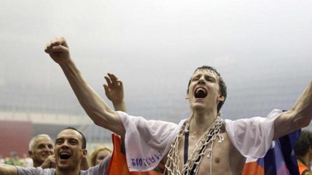 Basketbalista Jan Veselý v dresu Partizanu Bělehrad Basketbalista Jan Veselý v dresu Partizanu Bělehrad