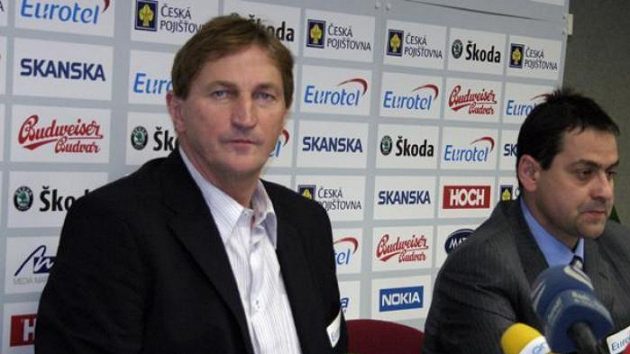 Trenér hokejové reprezentace Alois Hadamczik (vlevo) a generální manažer národního celku Zbyněk Kusý. Trenér hokejové reprezentace Alois Hadamczik (vlevo) a generální manažer národního celku Zbyněk Kusý.