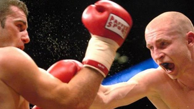 Český boxer Lukáš Konečný v akci Český boxer Lukáš Konečný v akci