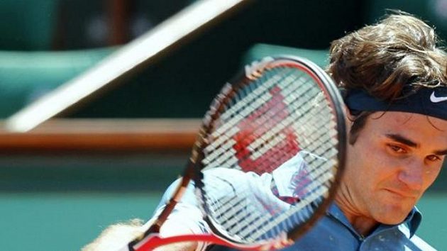 Roger Federer hladce postoupil na French Open do 2. kola. Roger Federer hladce postoupil na French Open do 2. kola.