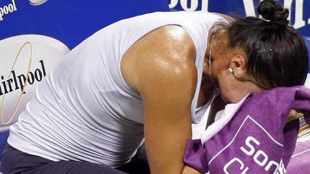 Dinara Safinová musela kvůli bolavým zádům odstoupit z Turnaje mistryň Dinara Safinová musela kvůli bolavým zádům odstoupit z Turnaje mistryň
