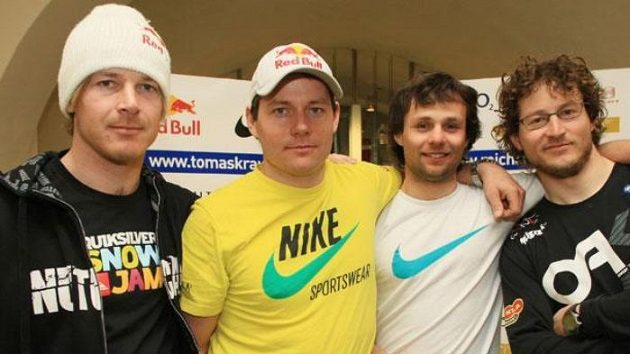 Martin Černík, Tomáš Kraus, Robin Kaleta a Michal Novotný před cestou na Aljašku. Martin Černík, Tomáš Kraus, Robin Kaleta a Michal Novotný před cestou na Aljašku.