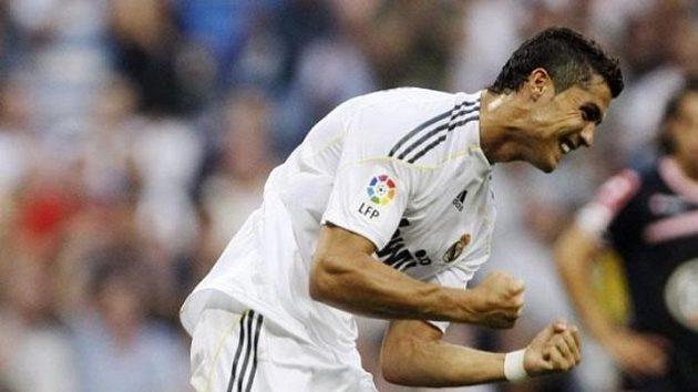 Cristiano Ronaldo oslavuje svůj gól v dresu Realu Madrid Cristiano Ronaldo oslavuje svůj gól v dresu Realu Madrid