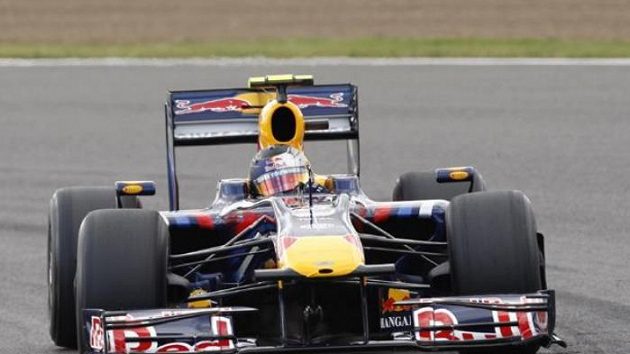 Německý jezdec formule 1 ze stáje Red Bull Sebastian Vettel při tréninku v Silverstone Německý jezdec formule 1 ze stáje Red Bull Sebastian Vettel při tréninku v Silverstone