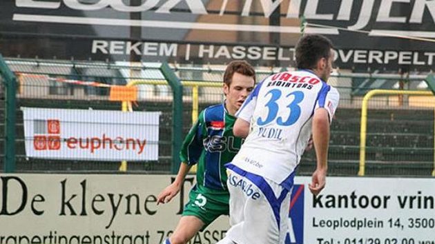 Daniel Pudil v dresu Genku (vpředu). Daniel Pudil v dresu Genku (vpředu).